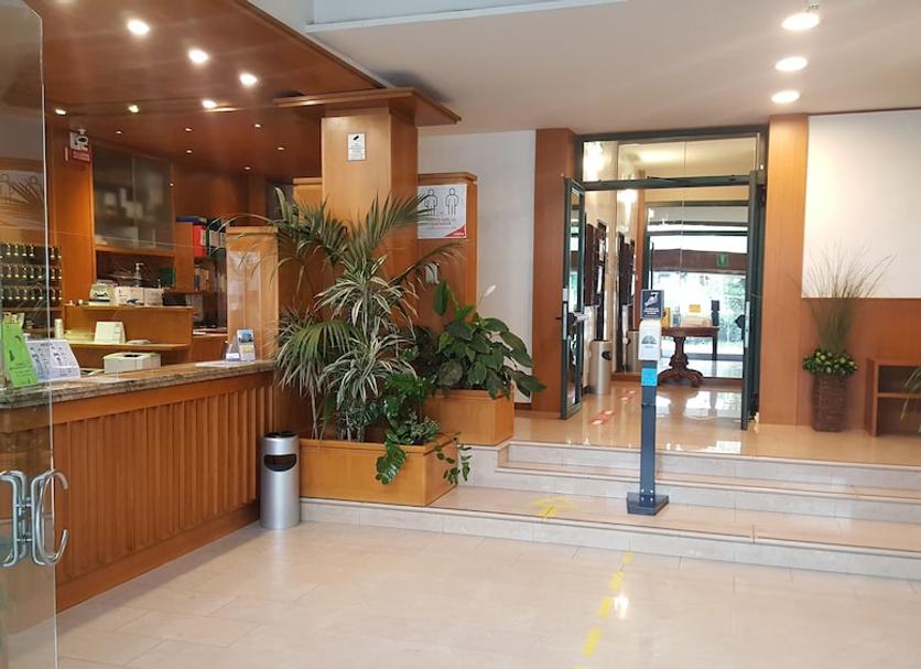 Front desk Photo