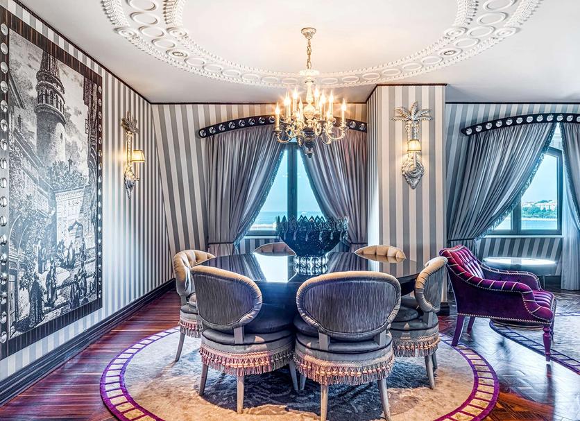 Dining room Photo