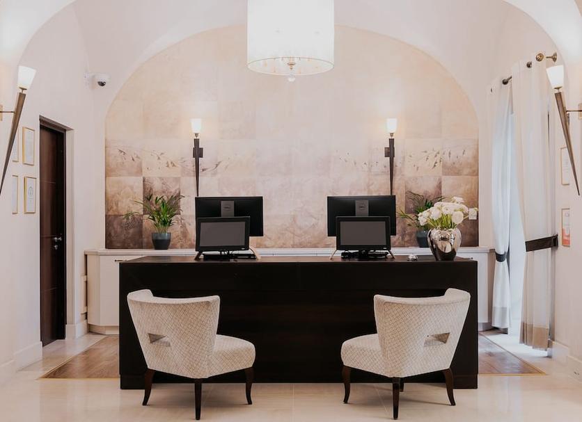 Front desk Photo