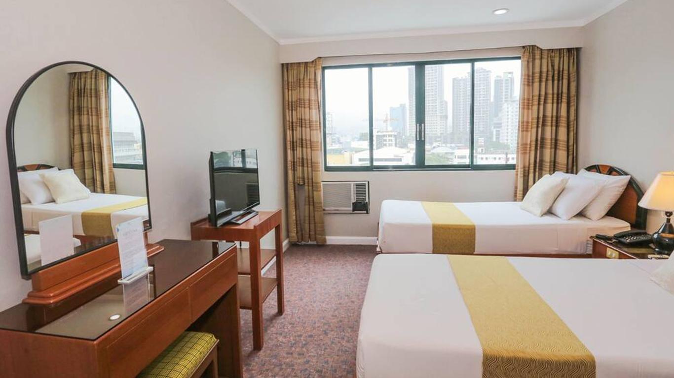 Holiday Plaza Hotel