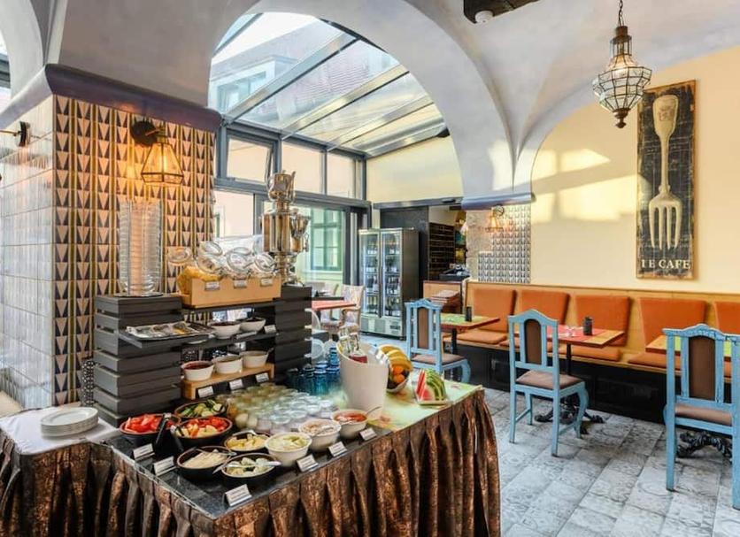 Buffet Photo