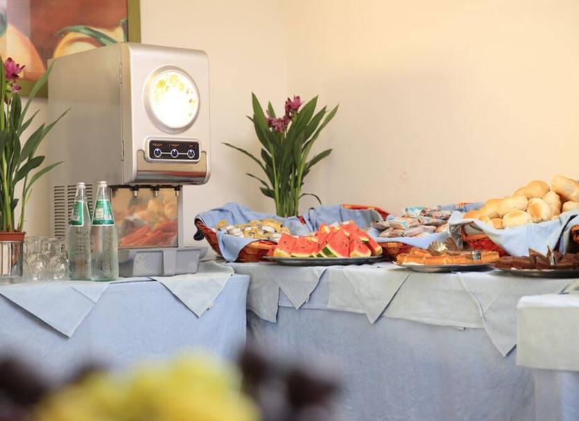 Buffet Photo