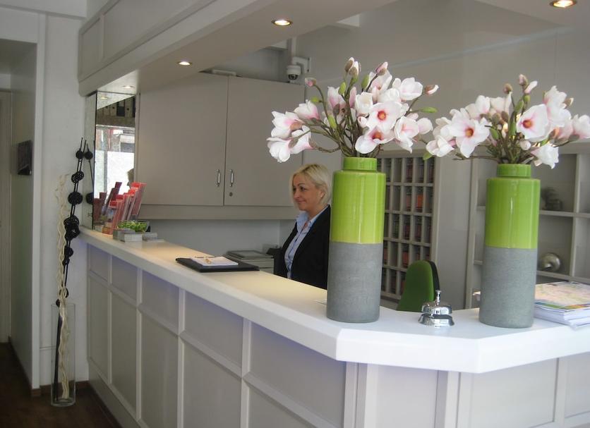 Front desk Photo