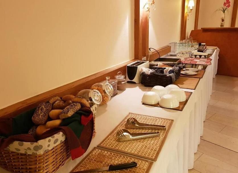 Buffet Photo