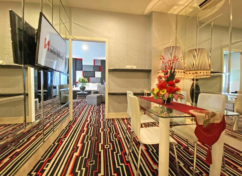 Dining room Photo