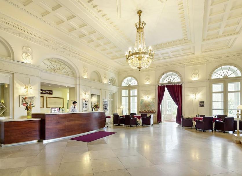 Front desk Photo