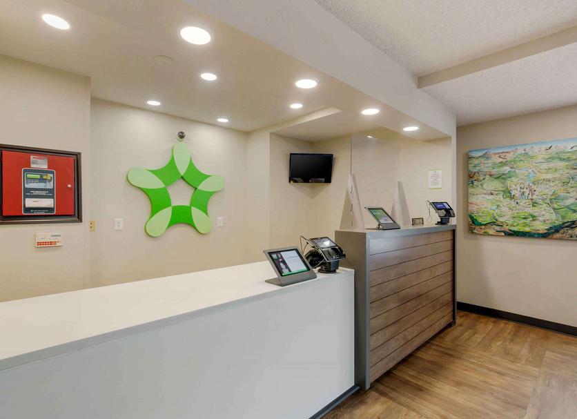 Front desk Photo