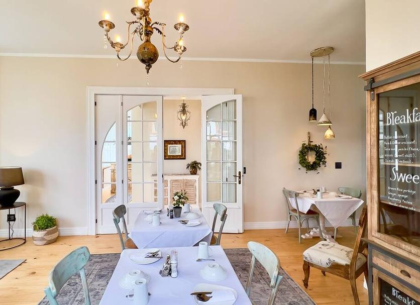 Dining room Photo