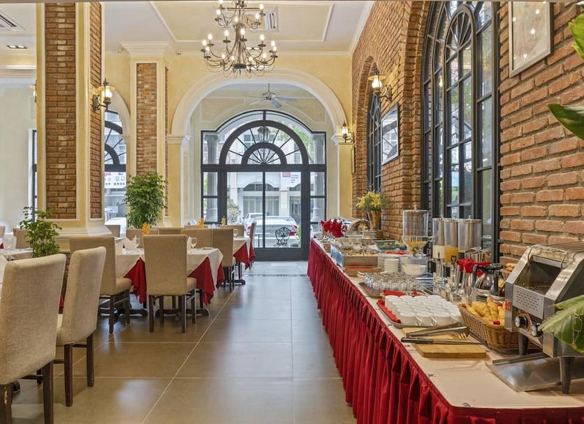 Restaurant Photo
