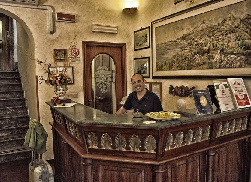 Front desk Photo