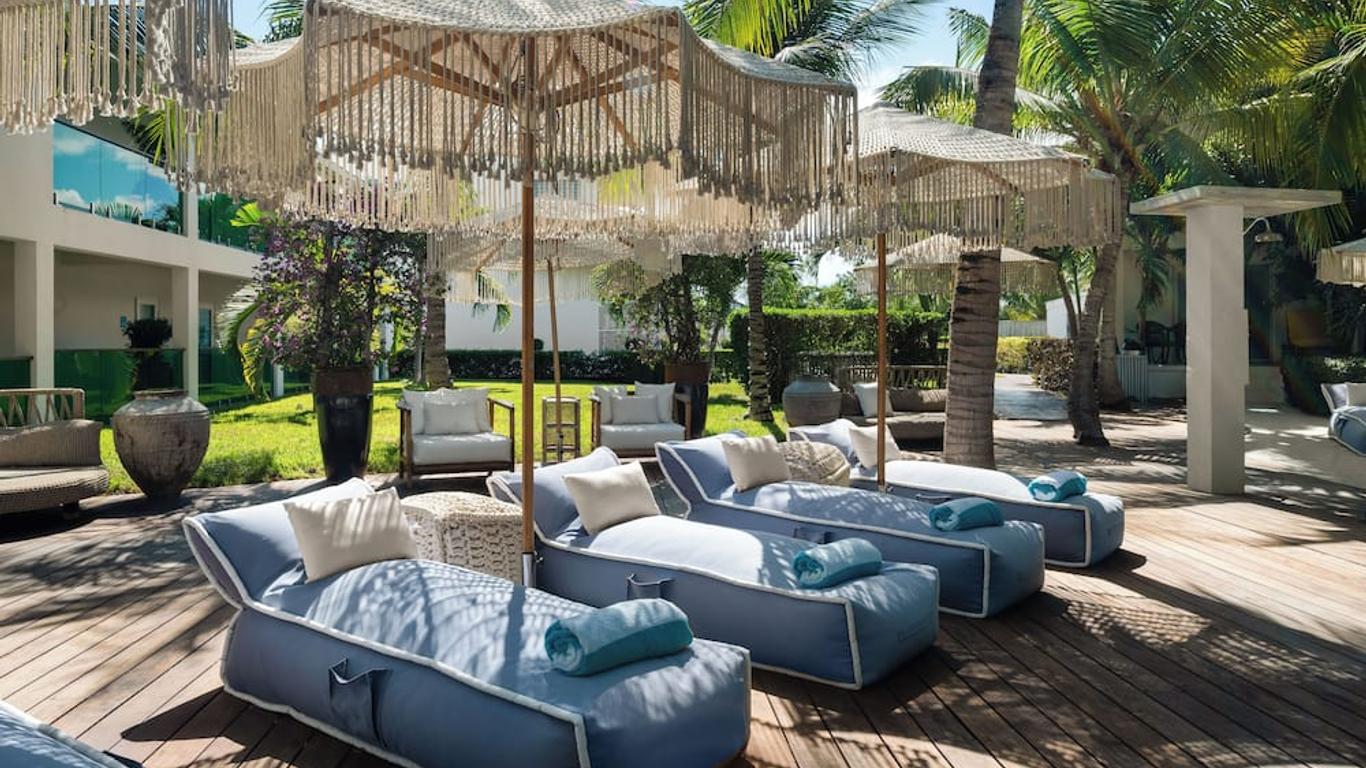 The Oasis at Grace Bay