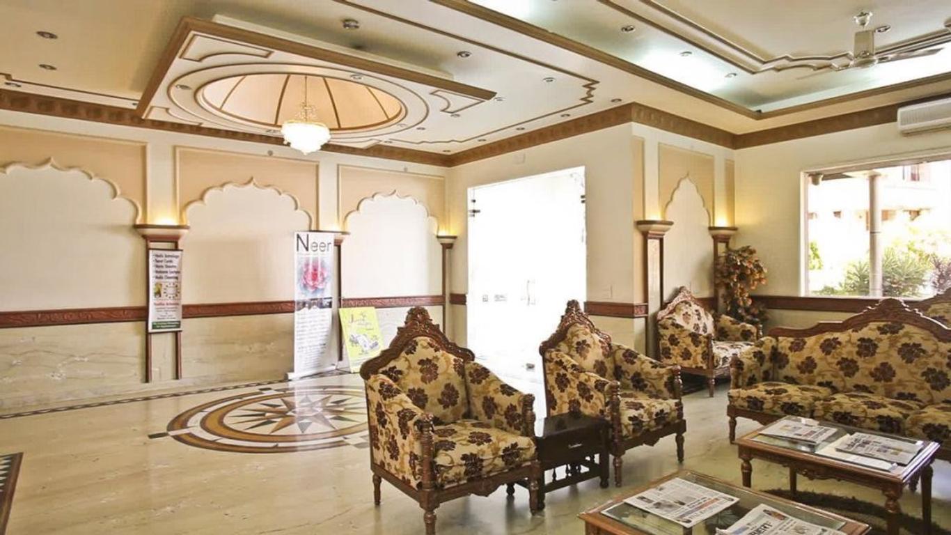 Hotel Vasundhara Palace
