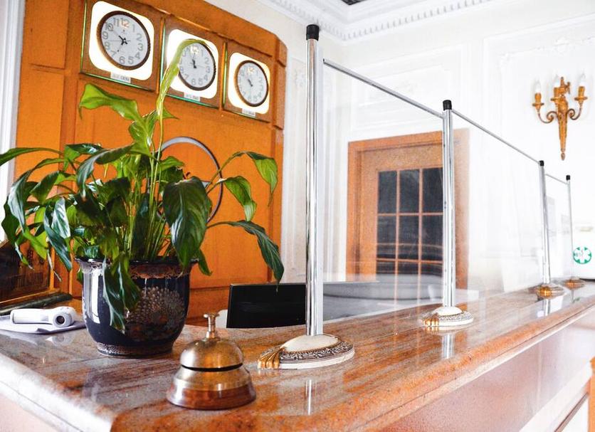 Front desk Photo