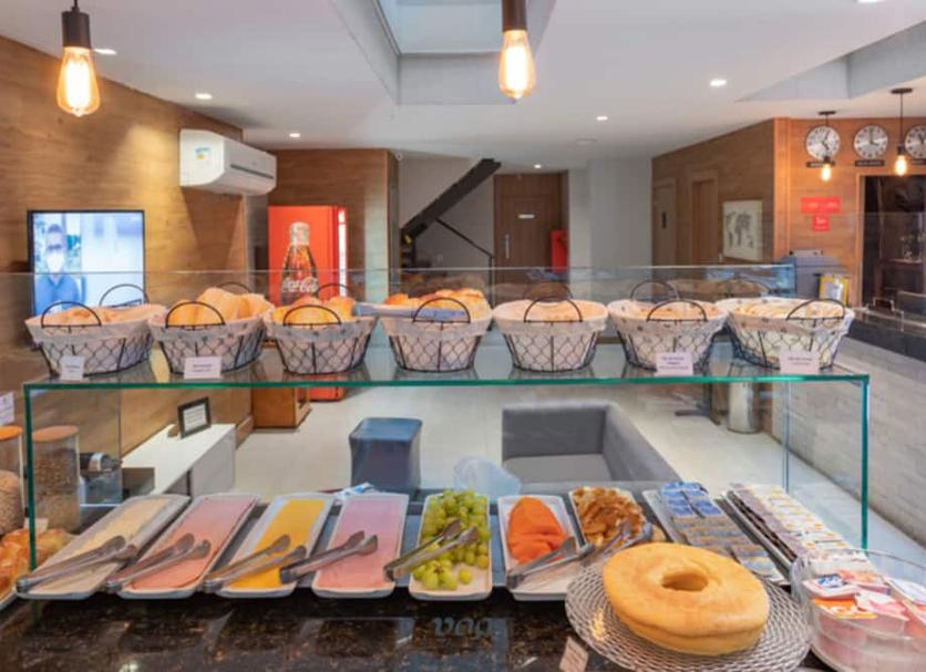 Buffet Photo