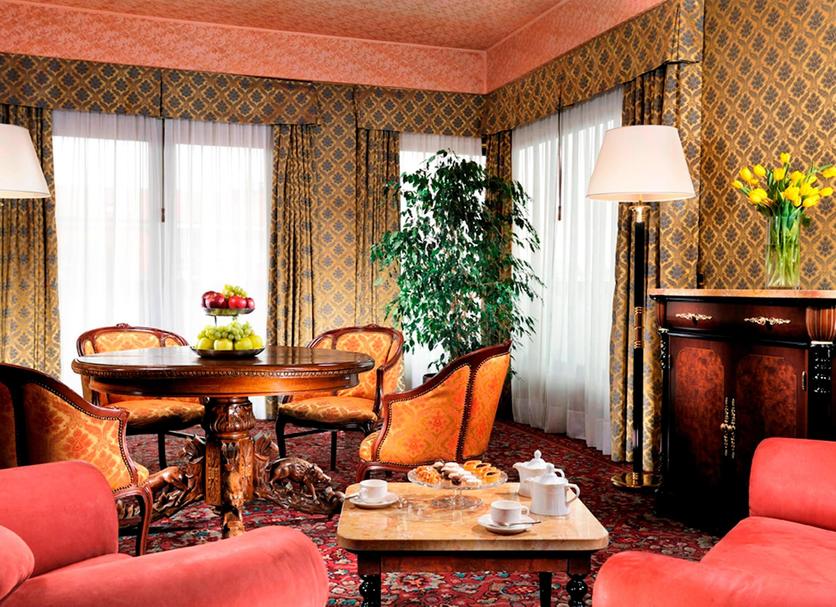 Dining room Photo