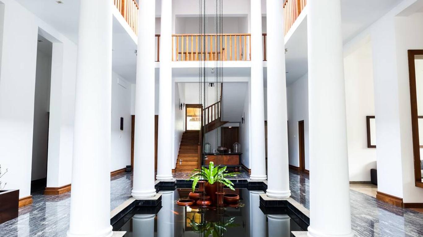 Villa White Queen