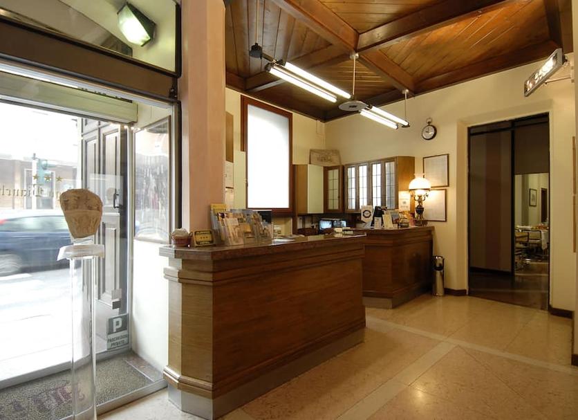 Front desk Photo