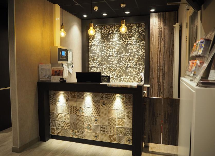 Front desk Photo