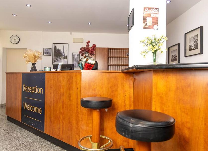 Front desk Photo