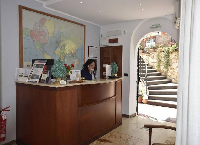 Front desk Photo