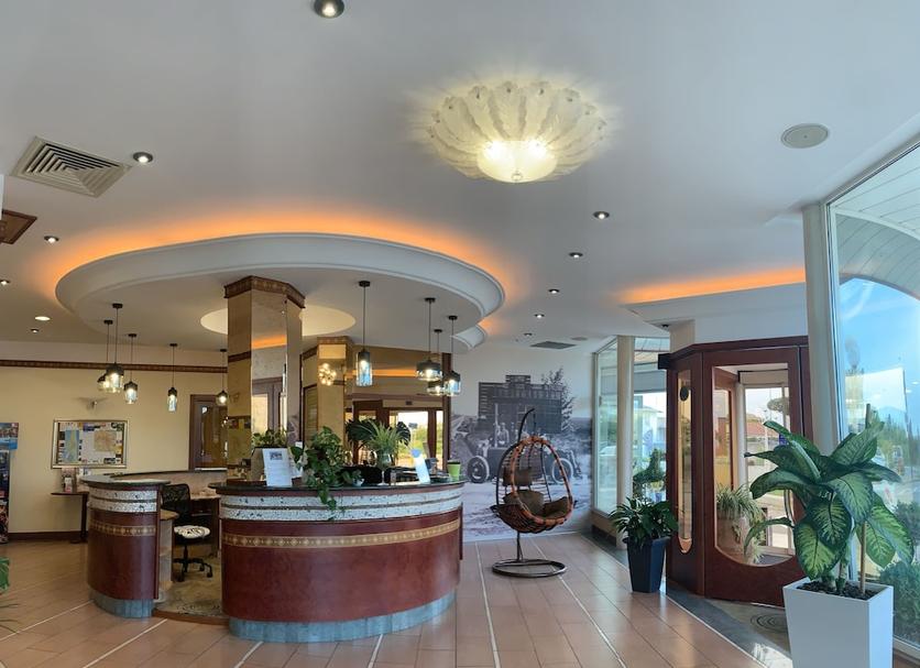Front desk Photo