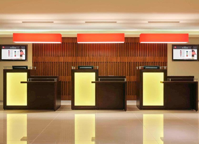 Front desk Photo