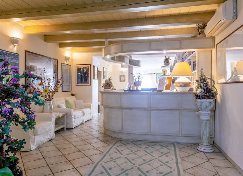 Front desk Photo