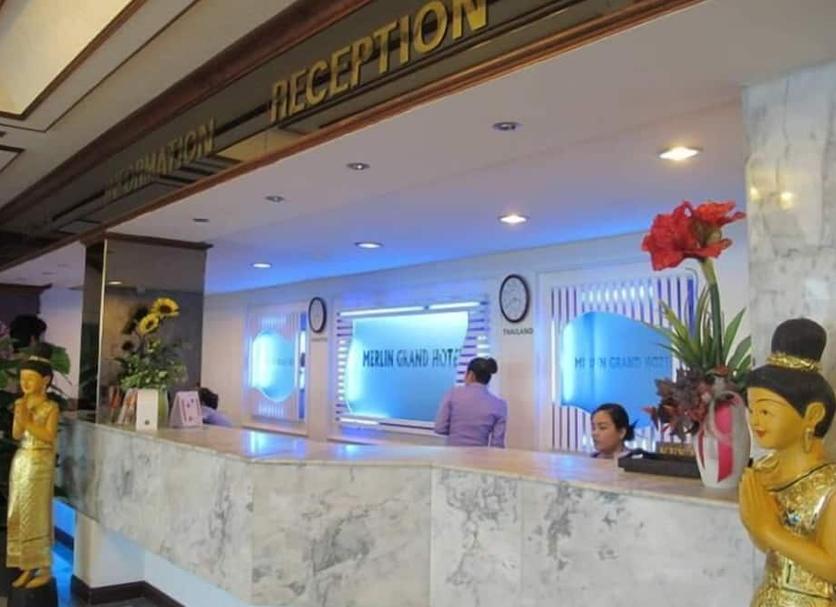Front desk Photo