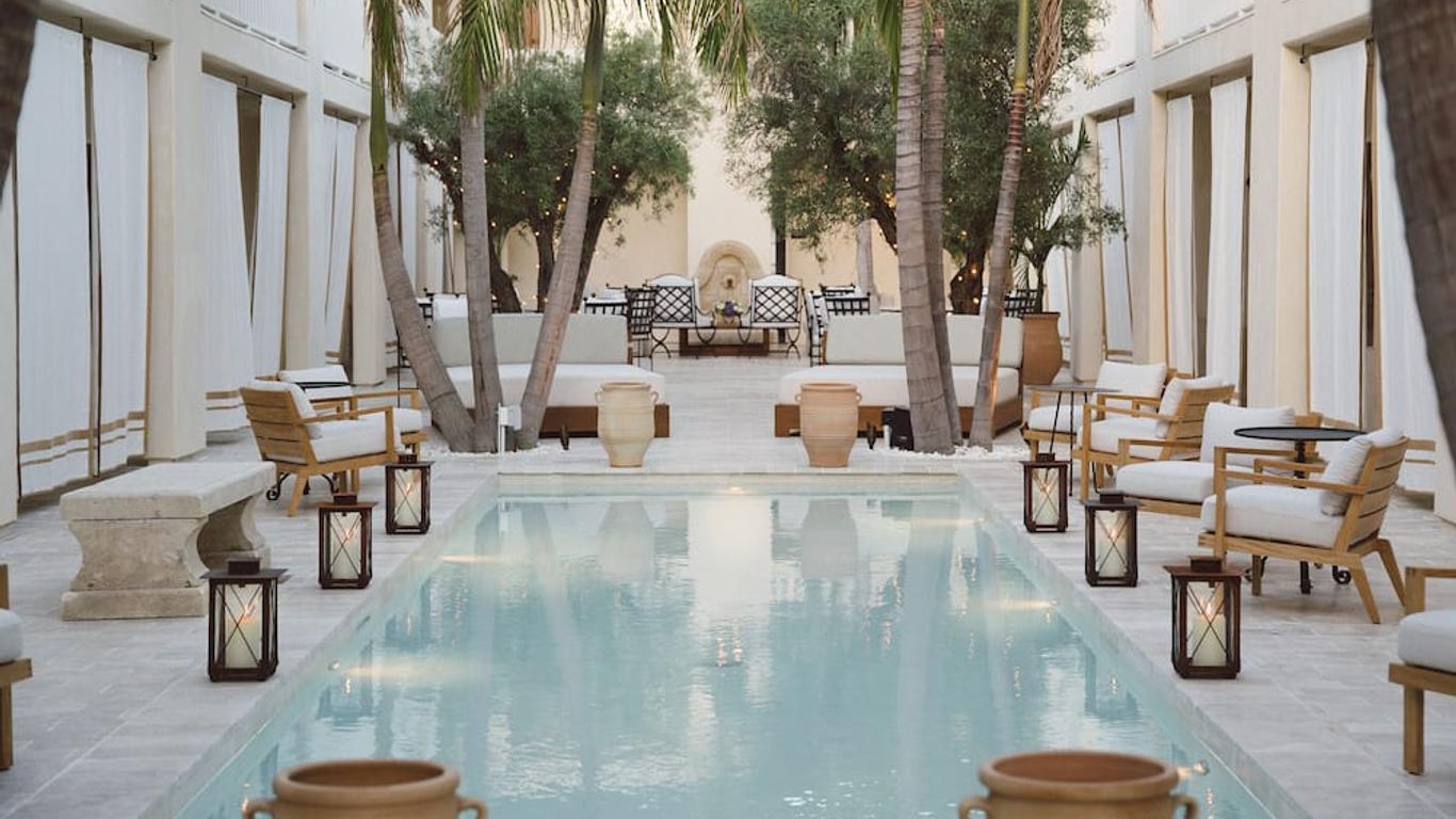 Cara Hotel