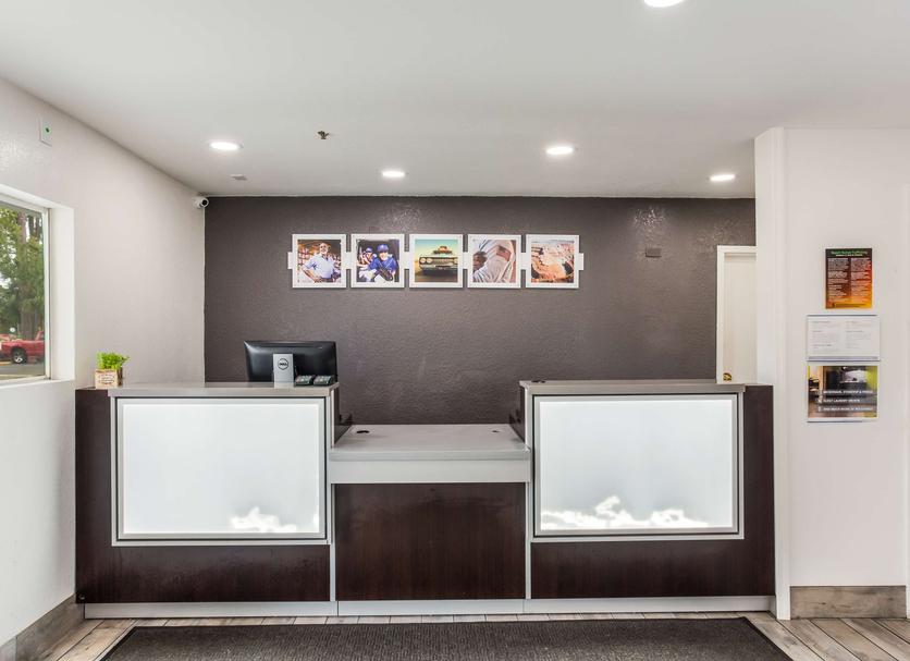 Front desk Photo