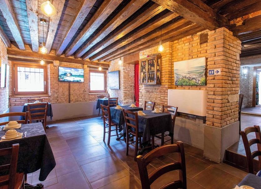 Dining room Photo