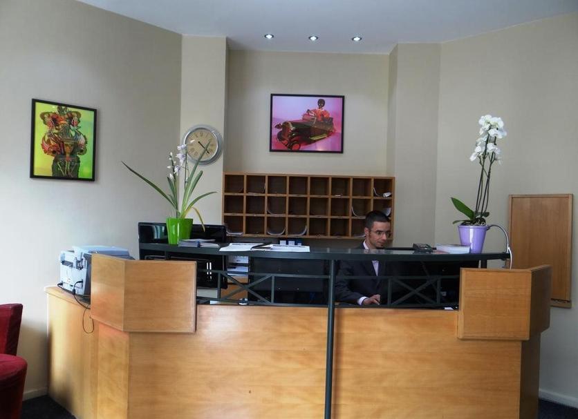 Front desk Photo