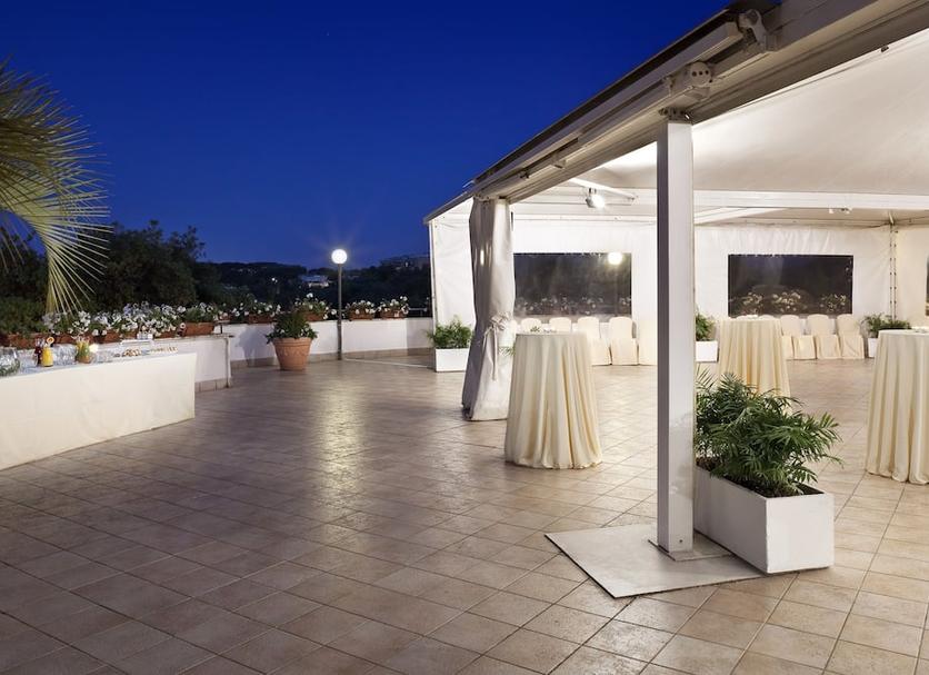 Banquet hall Photo