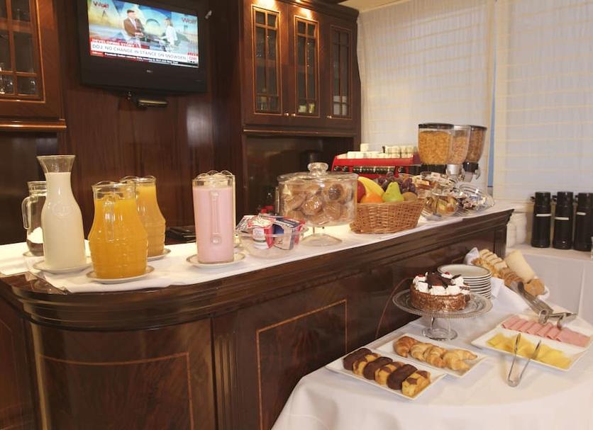 Buffet Photo