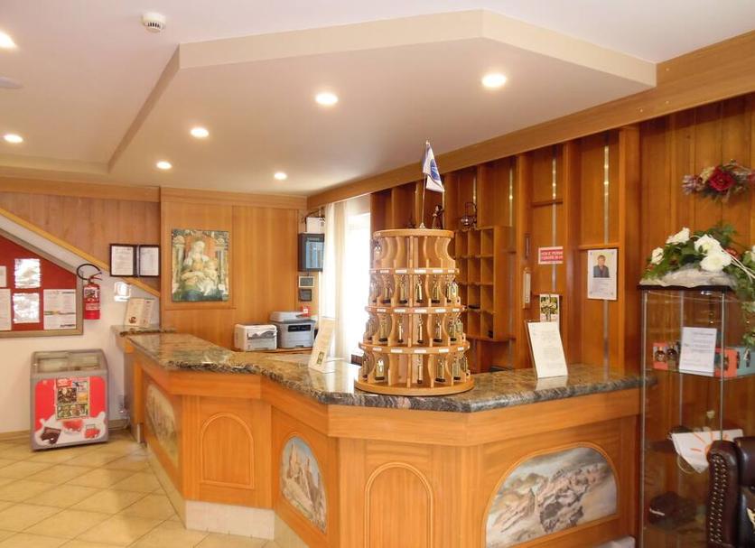 Front desk Photo