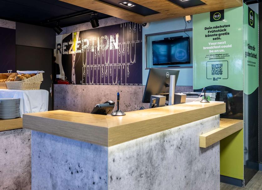 Front desk Photo