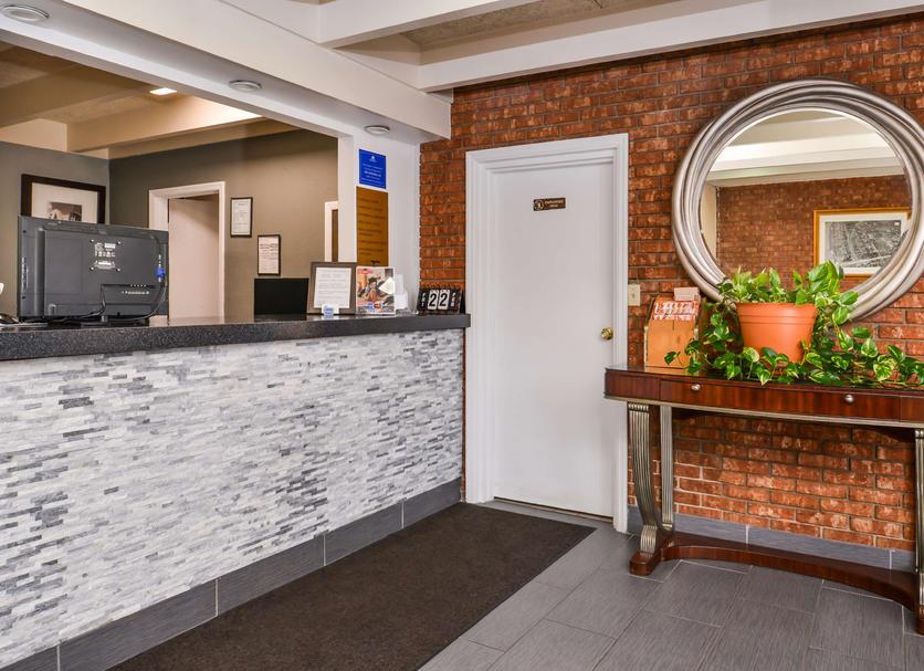 Front desk Photo