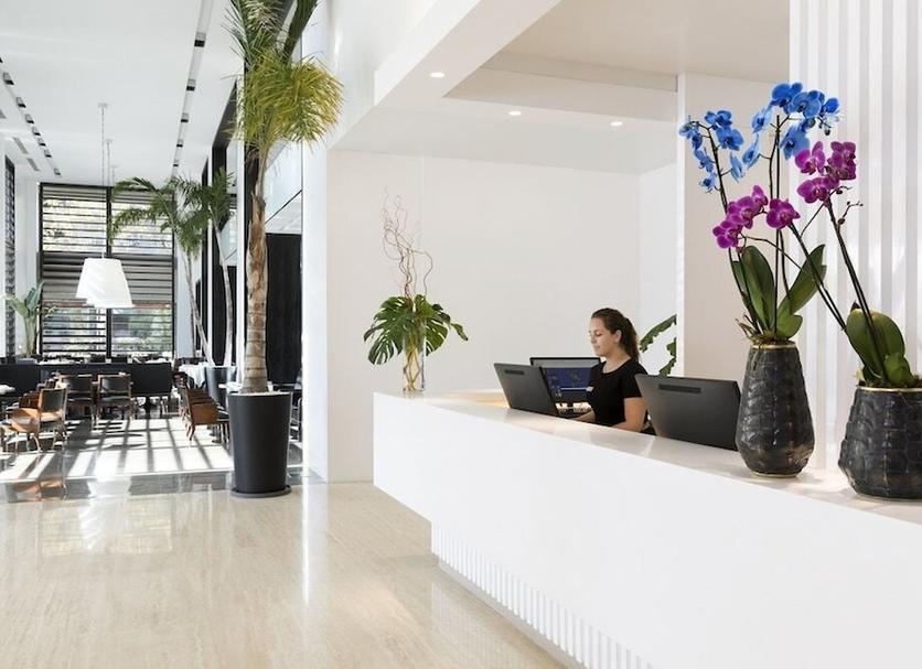 Front desk Photo