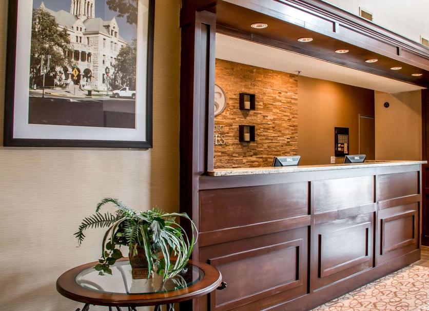 Front desk Photo