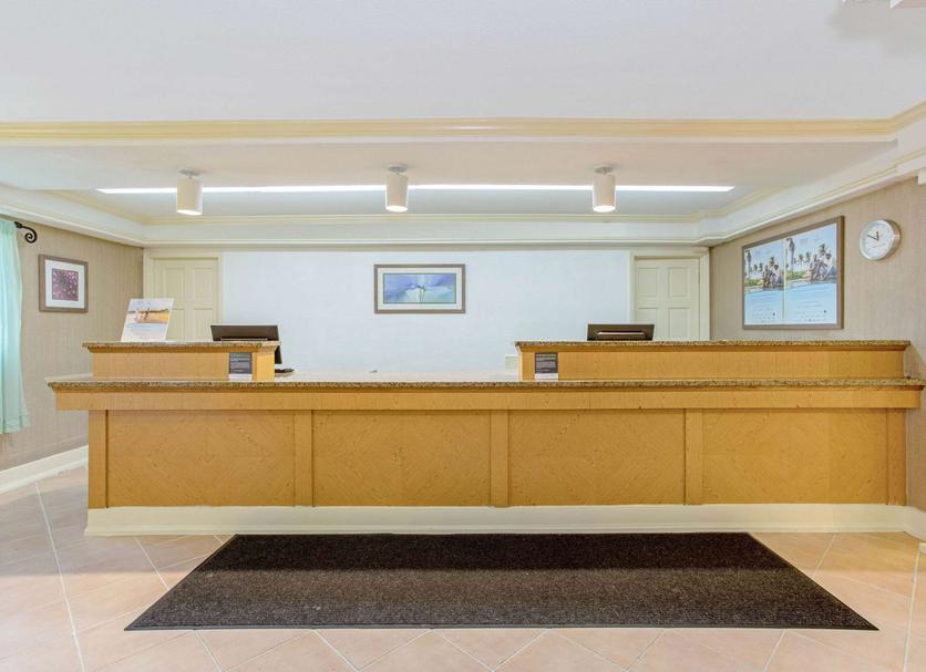Front desk Photo