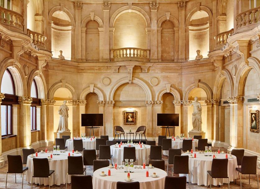 Banquet hall Photo