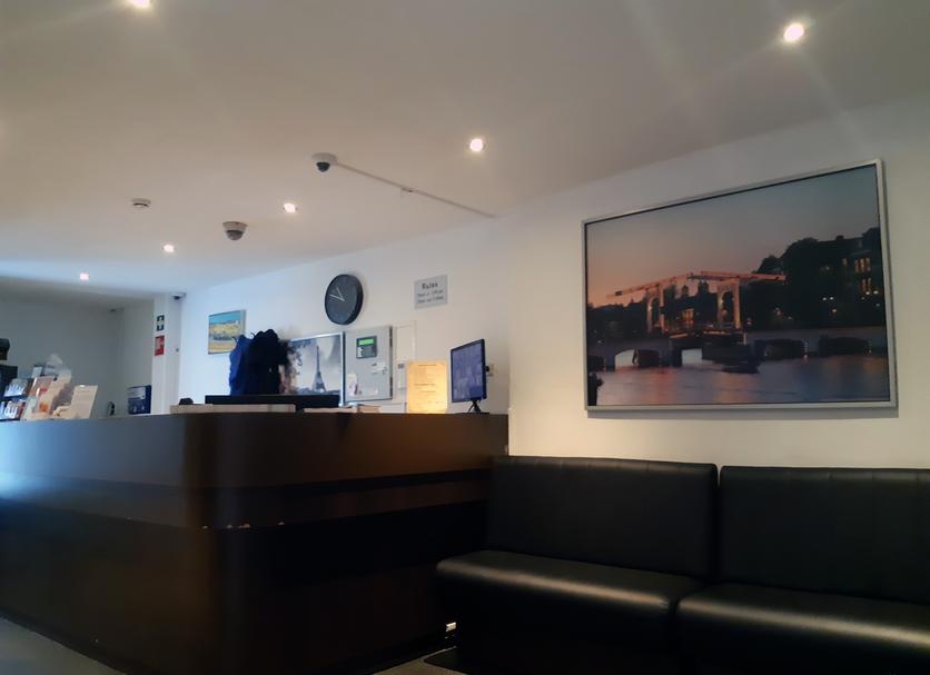 Front desk Photo