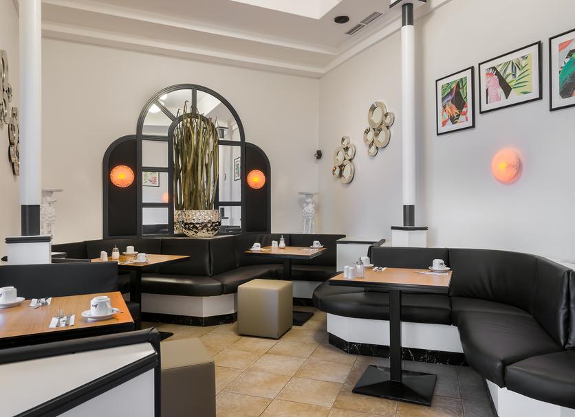 Dining room Photo