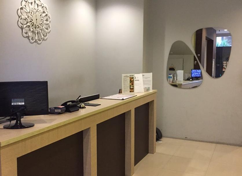 Front desk Photo